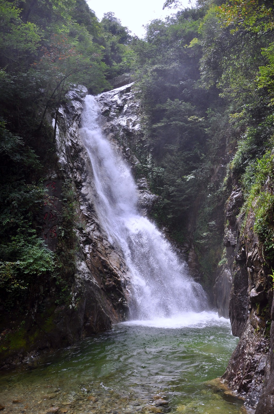 石龙峡风景区瀑布湖北通山九宫山