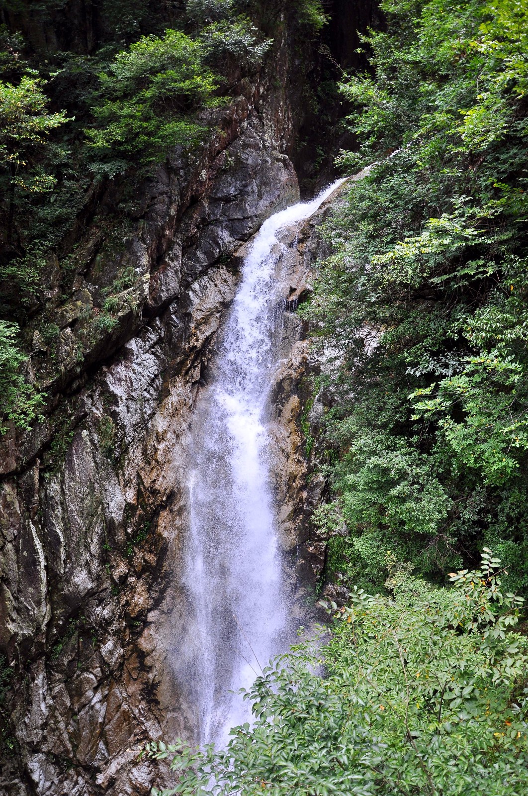 石龙峡风景区瀑布湖北通山九宫山