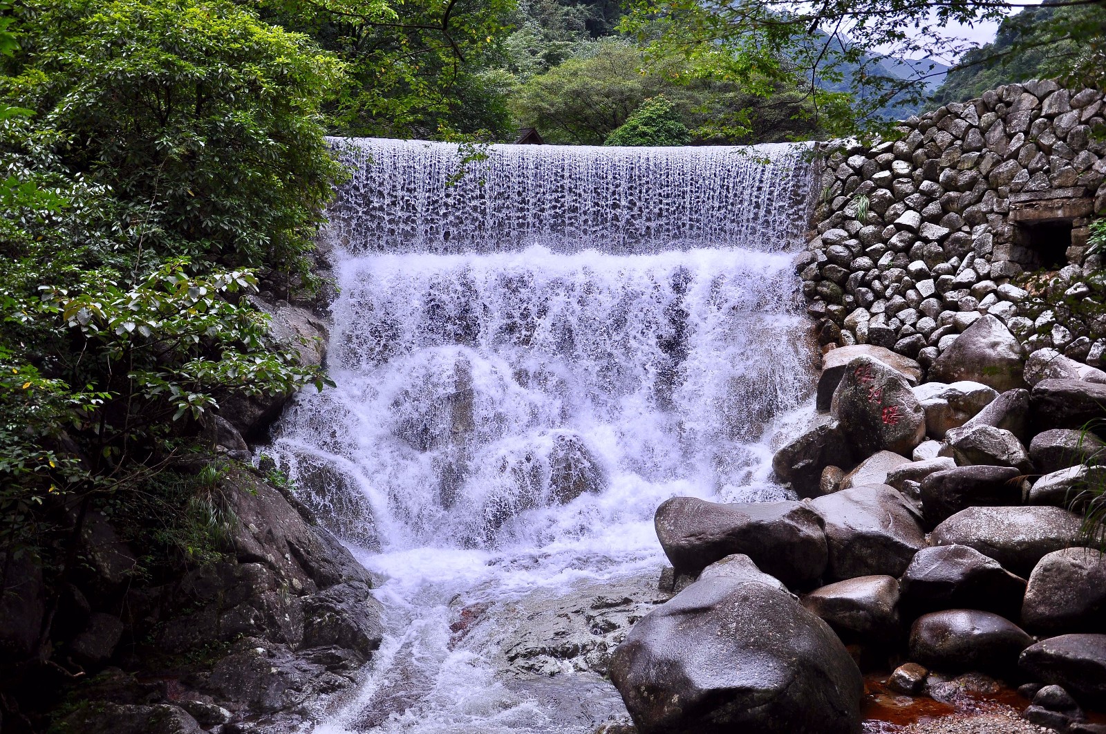 石龙峡风景区瀑布湖北通山九宫山