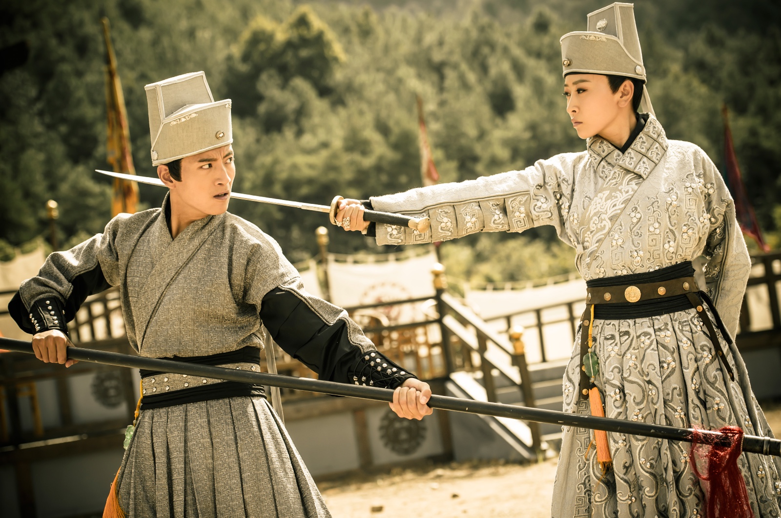 《龙门飞甲》收官在即 毛俊杰命犯桃花男女通吃