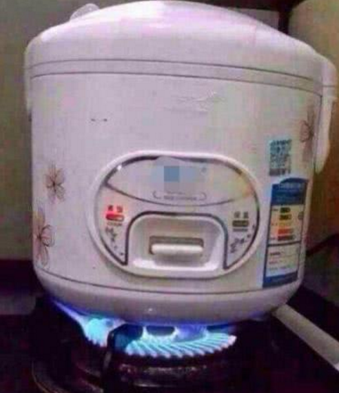 搞笑生活吗总是离开不了吃饭的下班回到家看到媳妇这样煮饭