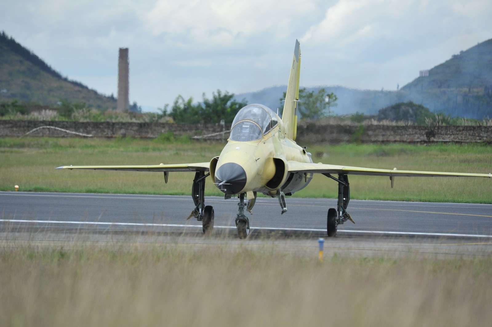 航空工业ftc-2000g飞机滑行试验