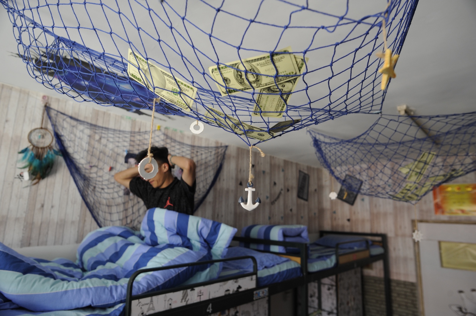 太原一高校最美男生宿舍女生都羡慕,人均40元让寝室"脱胎换骨"