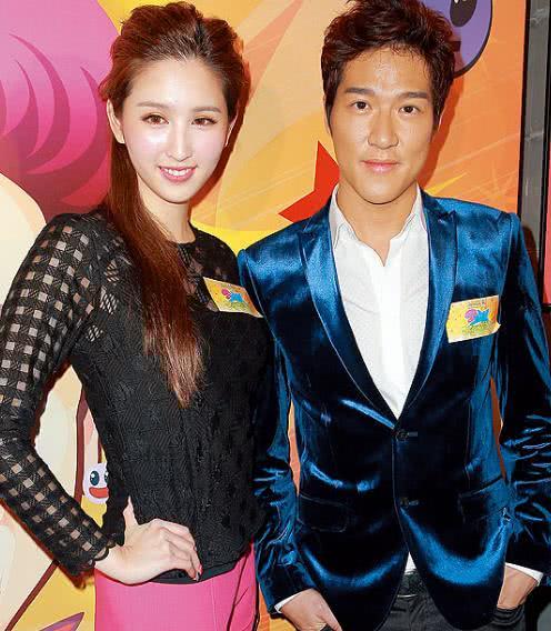 之后传出何傲儿恋上"干爹"林建名的消息,这位林建名是何傲儿父亲的