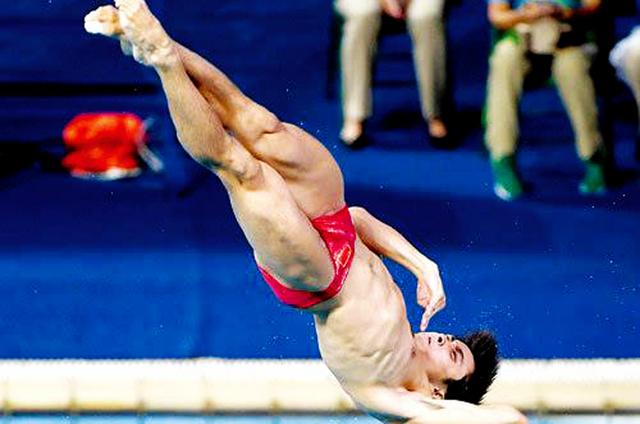 伤病将这位前途光明的跳水名将挡在了4年后美国亚特兰大奥运会的门外