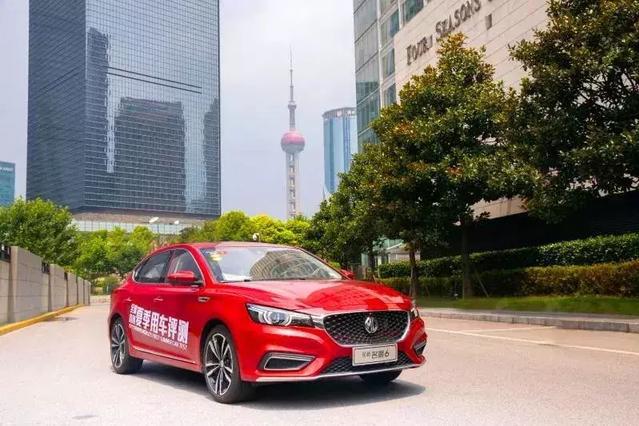 可以通过手机app就能轻松远程控制空调,什么意思呢,那就是在办公室里