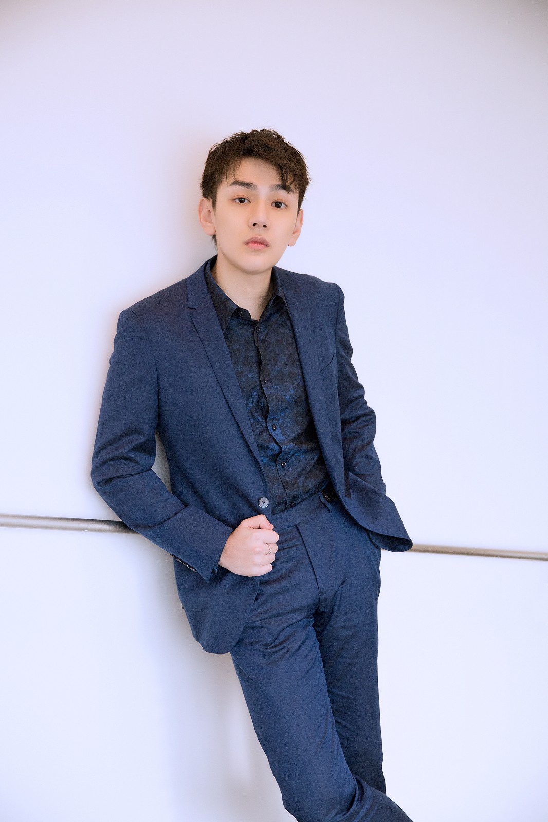 邱赫南街拍绅士温柔暖化冬日 语音直播反被粉丝狂撩