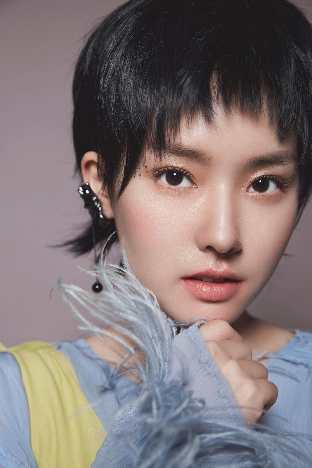 陈语安短发造型亮眼 清爽俏皮似精灵_新浪看点