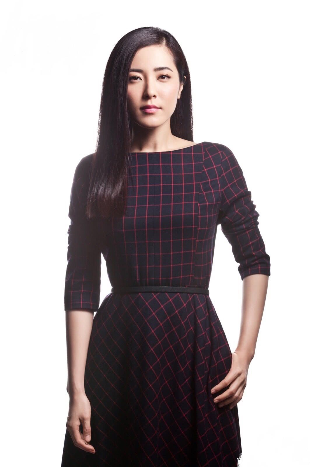 她被刘烨夸没欲望的人,竟坚持吃素14年,41岁气质极好!