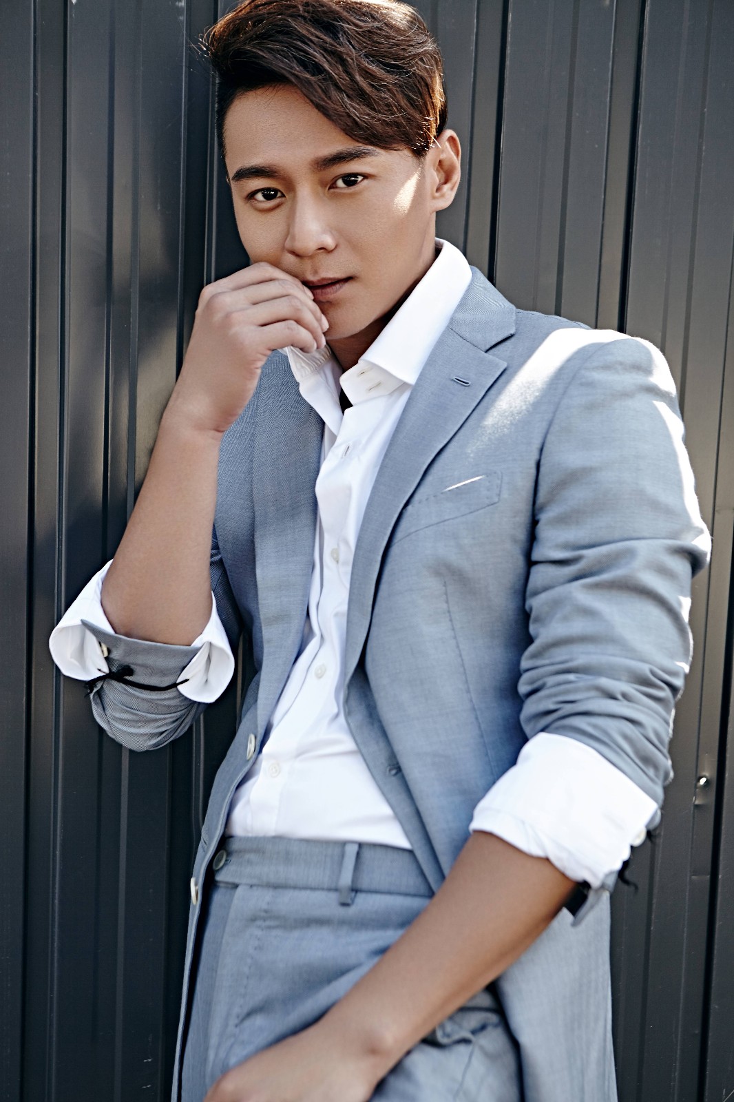 刘冠翔最新街拍大片 绅士品格即视感