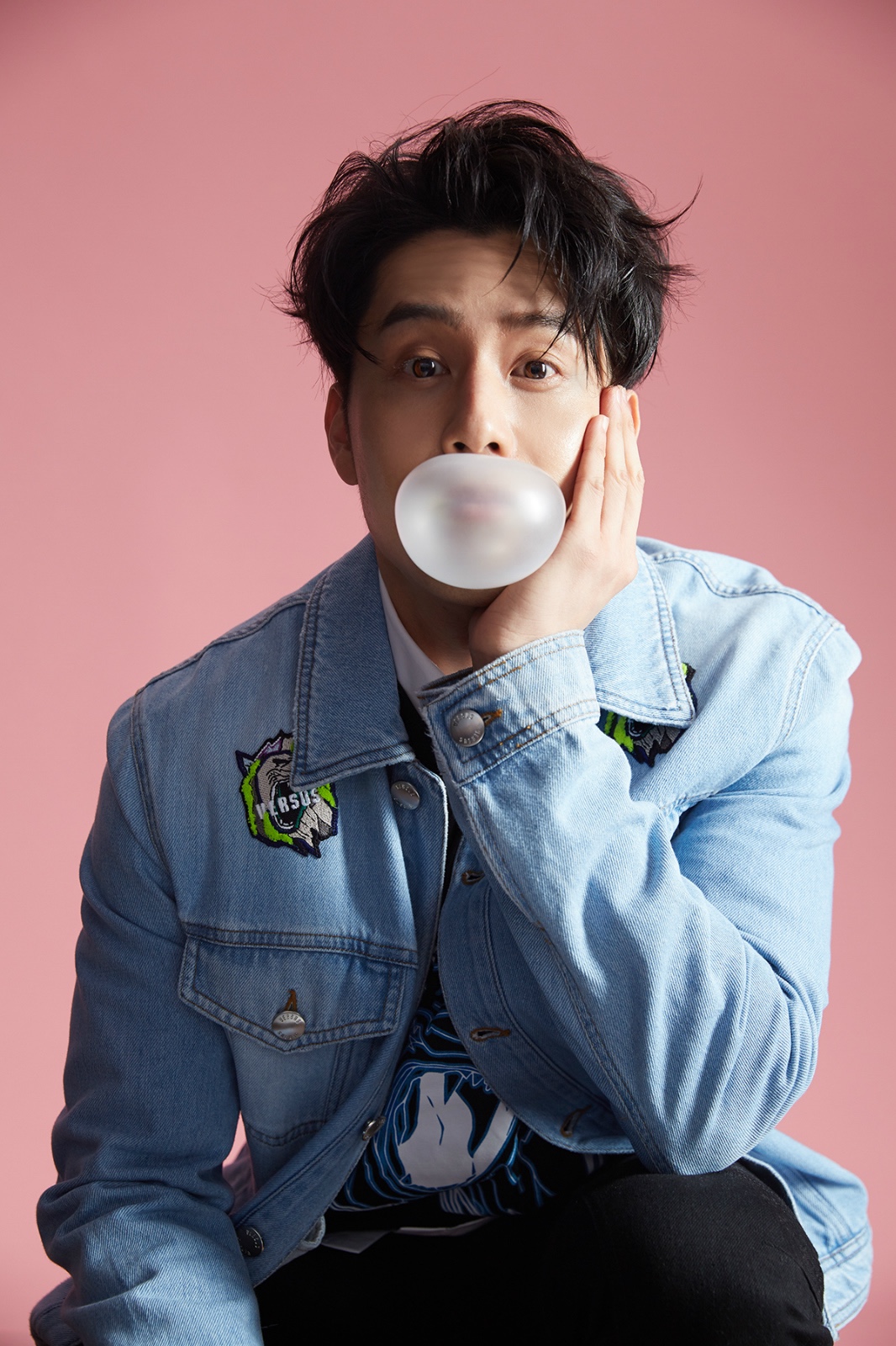 胡宇威曝光春日玩味写真牛仔男孩青春撩人