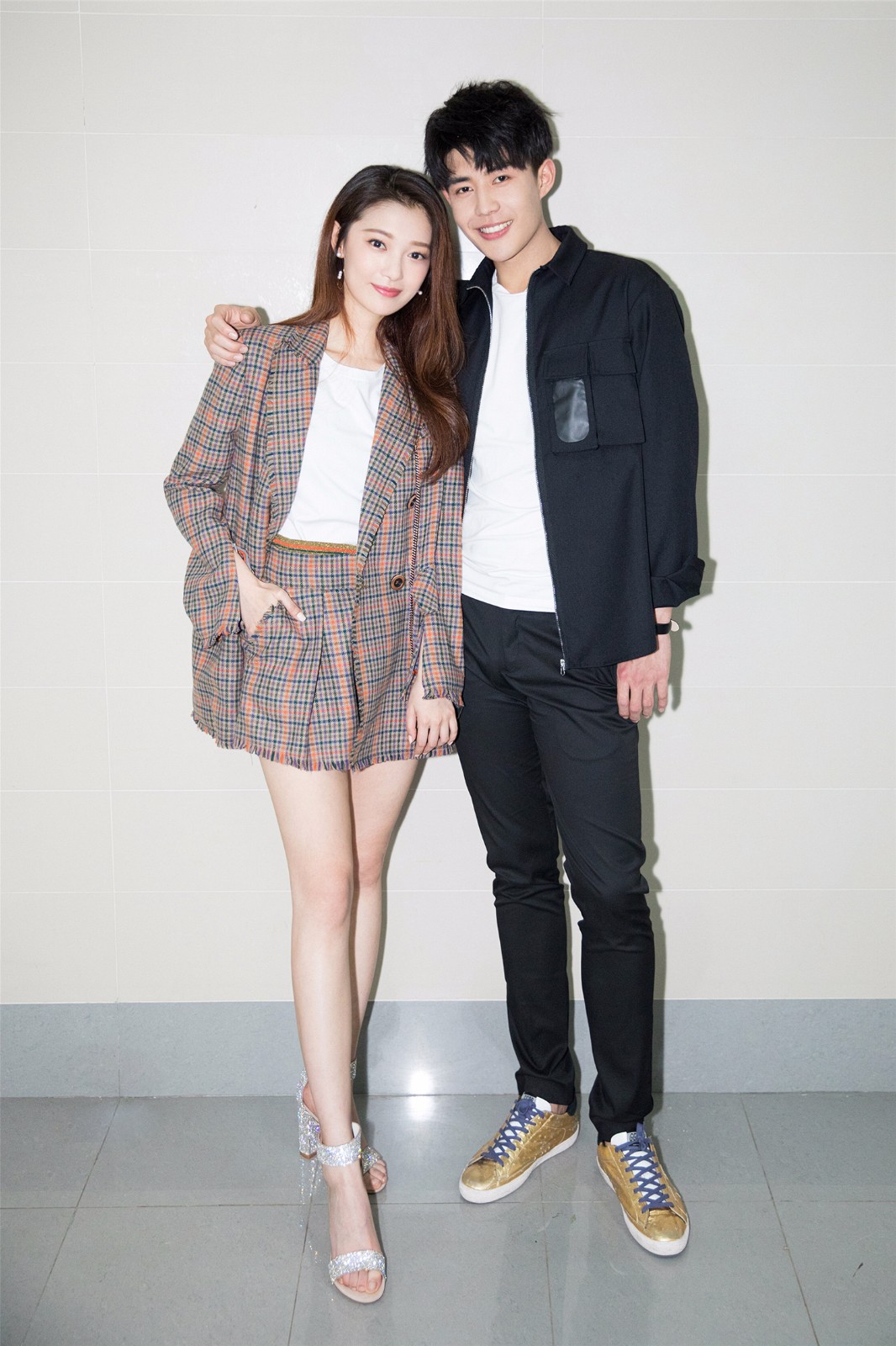 于济玮田依桐合体出席活动 俊男靓女高颜值组合备受瞩目