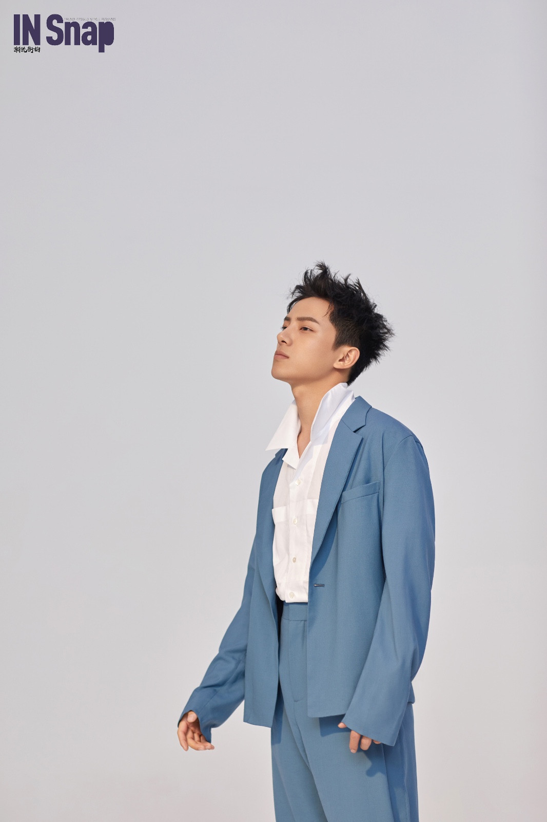 吴俊余简约写真曝光 拨开繁琐散发时尚魅力