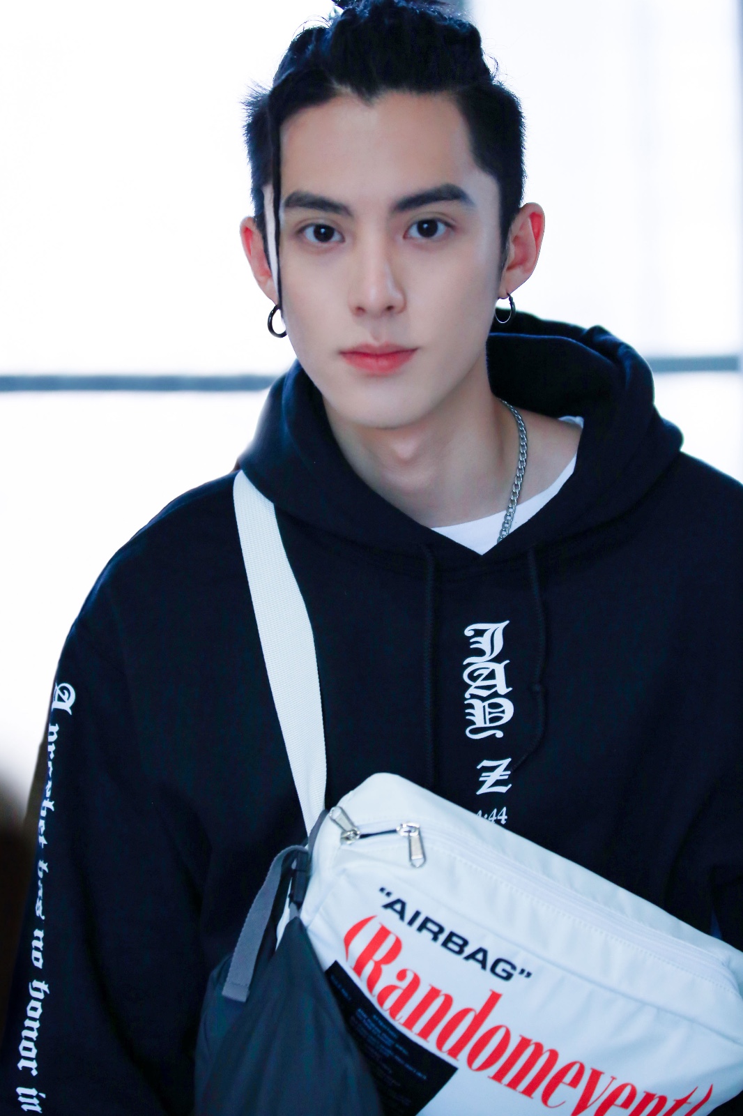 新《流星花园》f4录制天天向上 机场look高帅出发