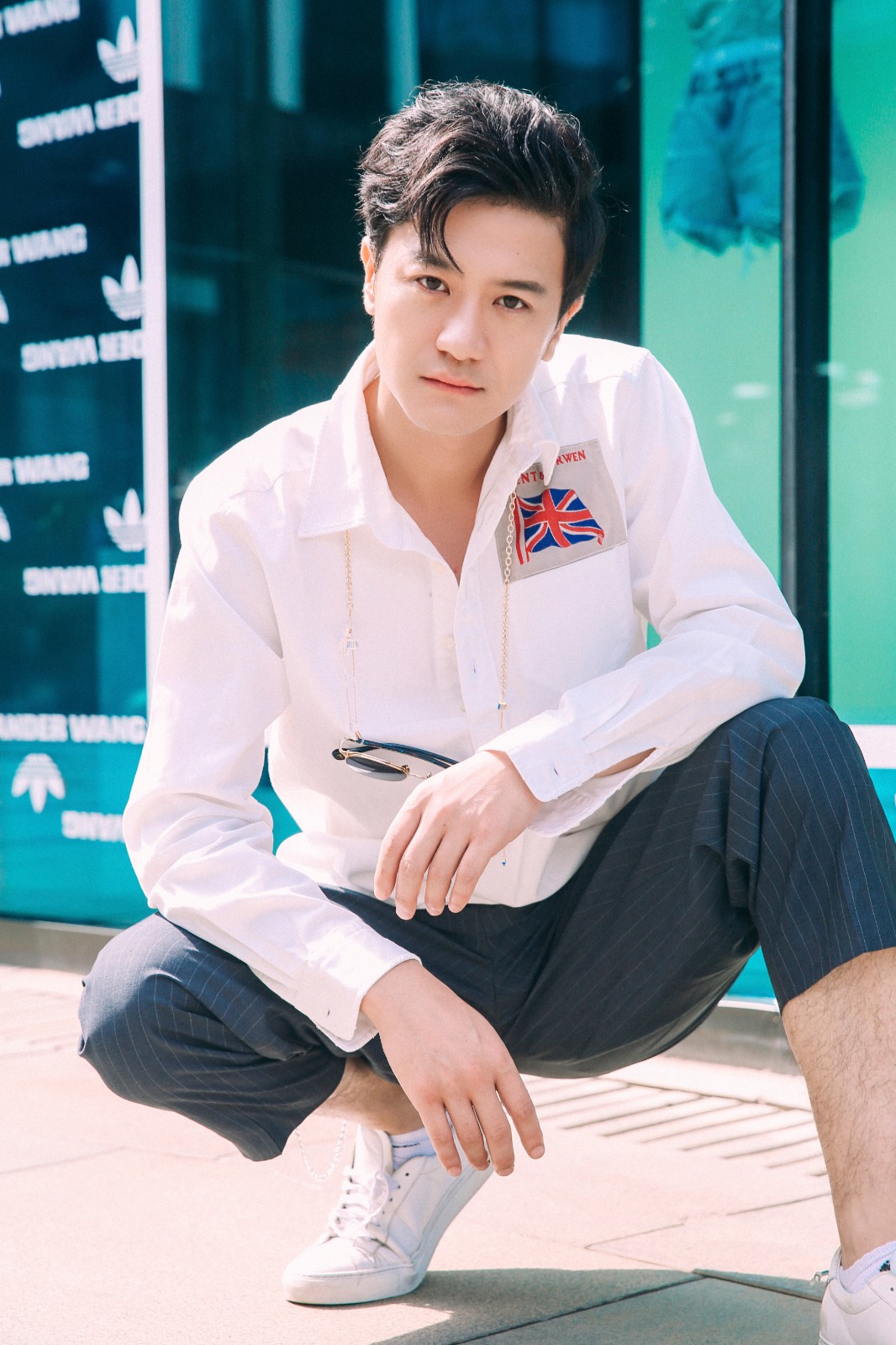 白一弘早秋街拍上线 暖系酷bro"高温"来袭