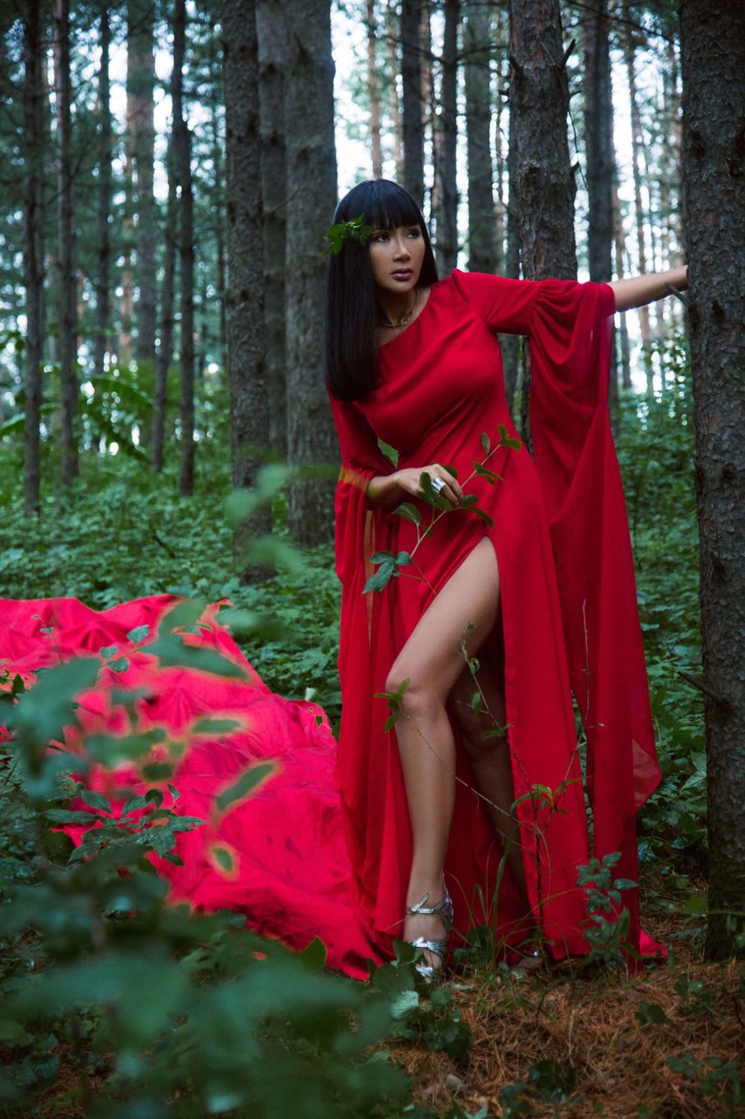 森林与红玫瑰!张咪最新写真演绎绿野仙踪