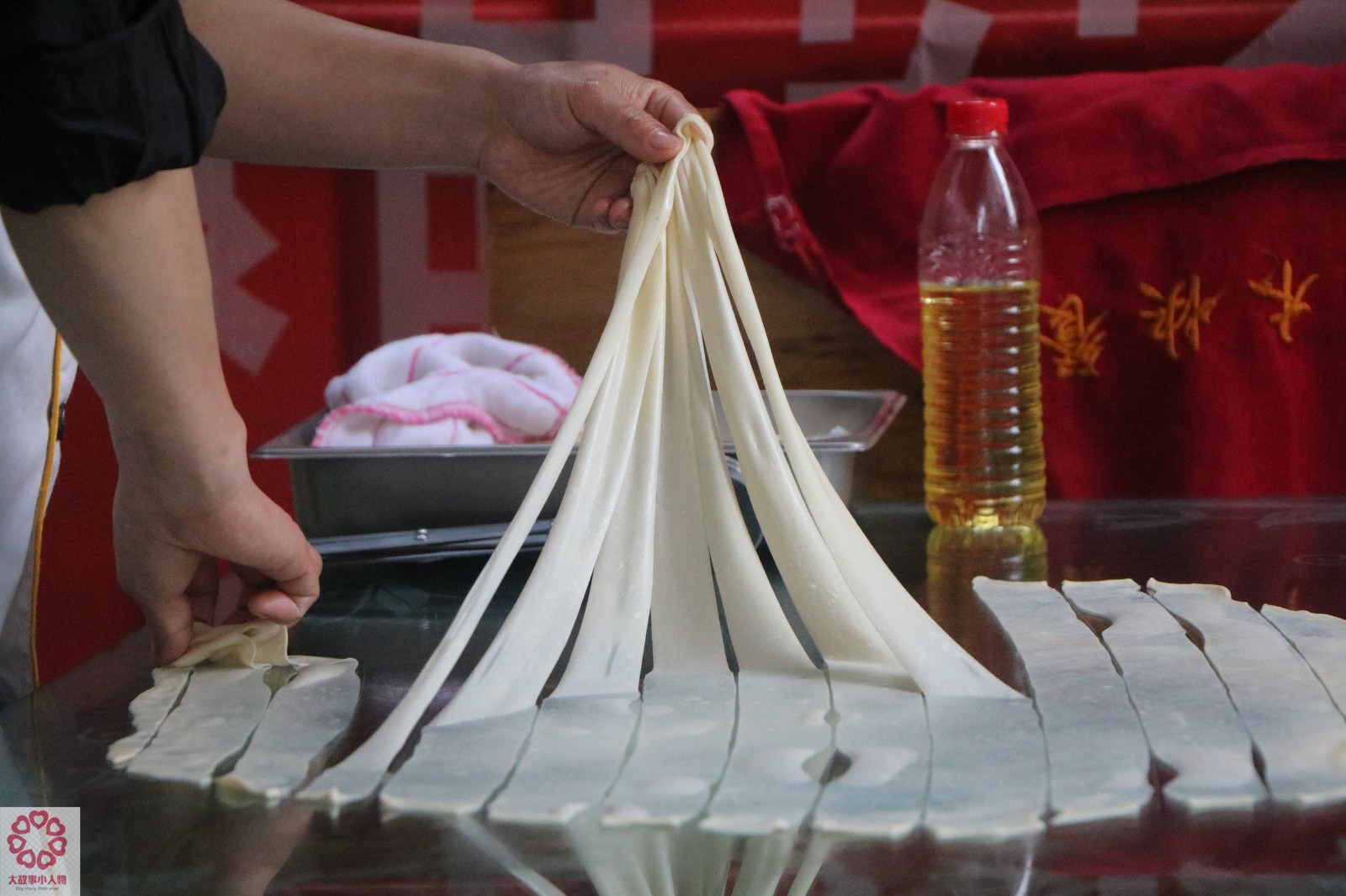 男子"中毒"周星驰, 当厨师自创功夫飞面申请专利