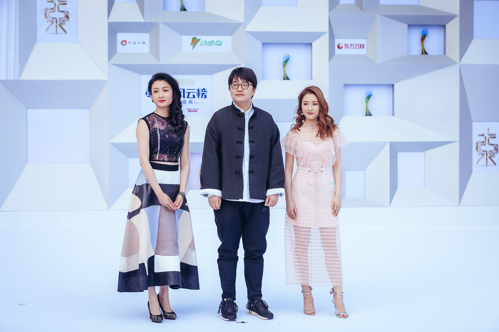 吴莫愁周深刘雪婧亮相东方风云榜音乐盛典 交出完美成绩单