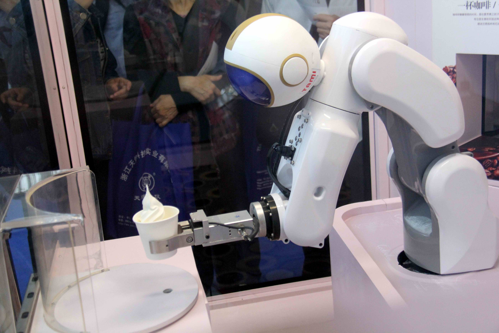 这机器人做的冰淇淋,你吃过吗?