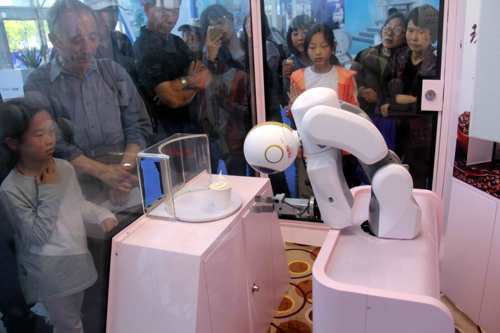 这机器人做的冰淇淋,你吃过吗?