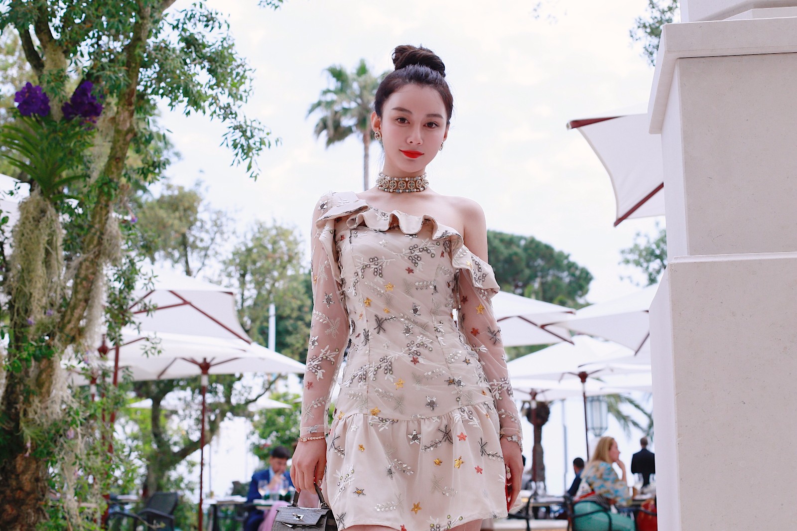 时尚女王彤彤loly戛纳圈粉 被网友称为时尚界的劳模