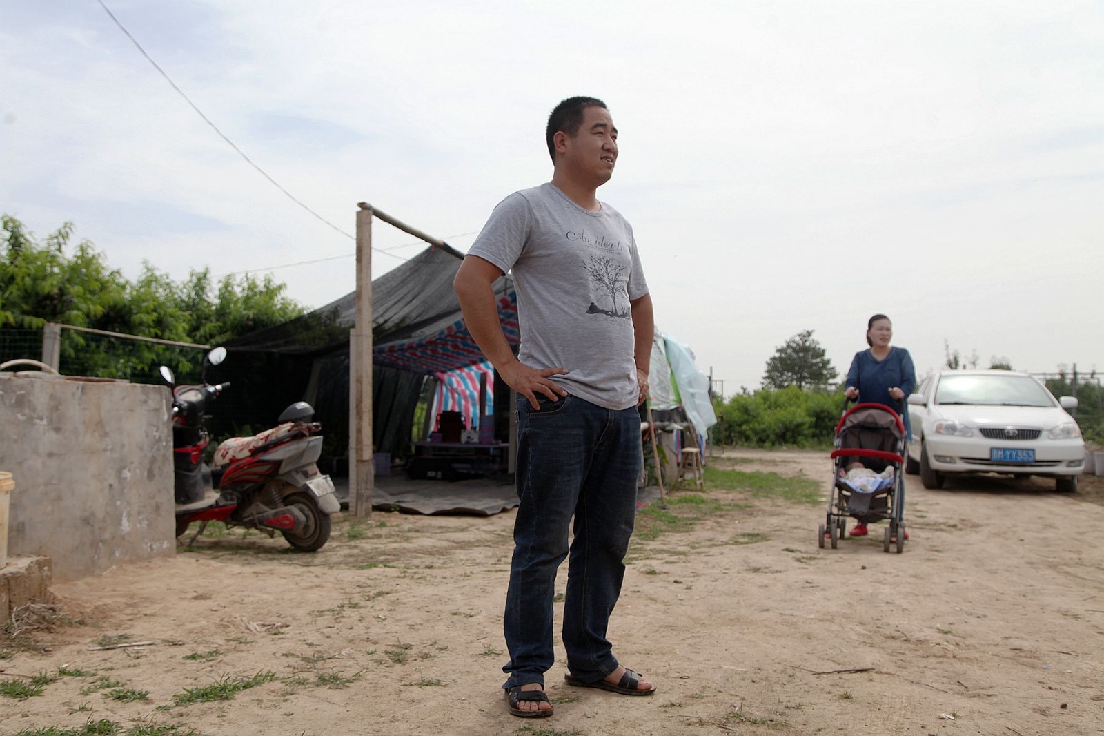 图片上这位年轻人叫巩磊,今年30岁,是山西省临猗县山东庄一位农民