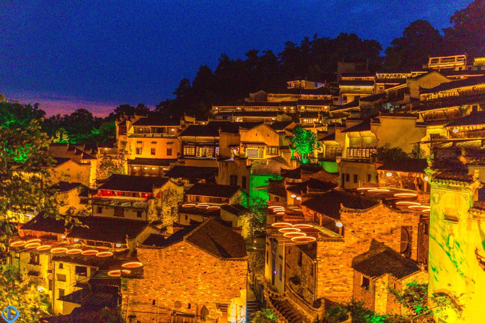 婺源篁岭古村夜景的晒秋你见过吗