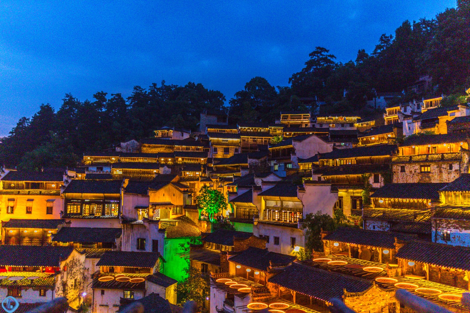 婺源篁岭古村夜景的晒秋你见过吗