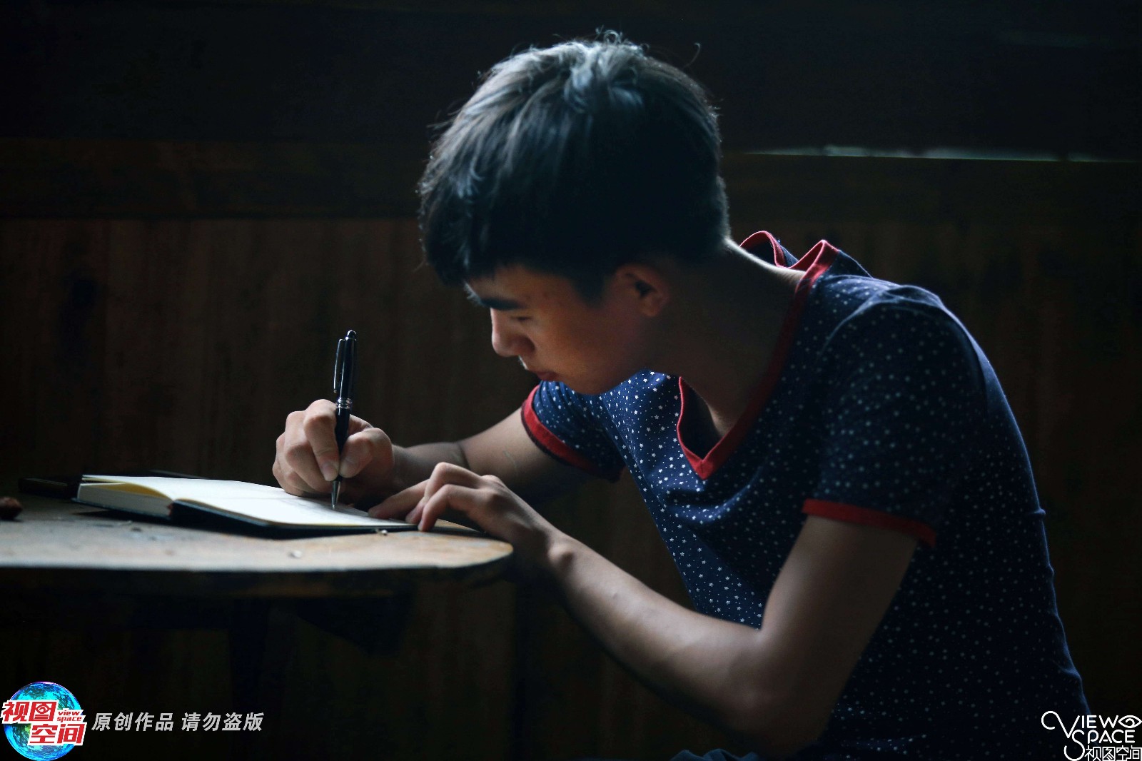 贫困生拿到清华大学录取通知书后的第一件事:下田拔草