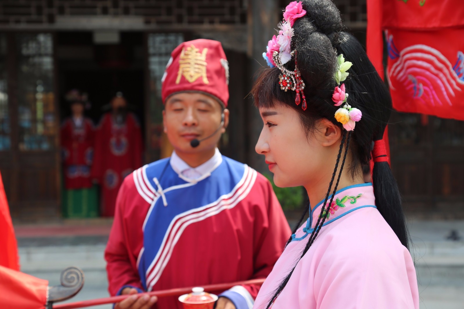 景区重金复原十里红妆弘扬传统婚嫁文化伴娘好美