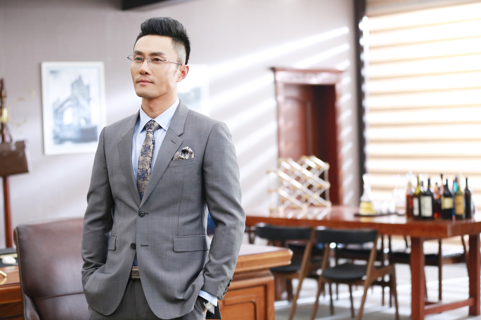 网友:章贺在《你迟到的许多年》是"奇葩似的存在"