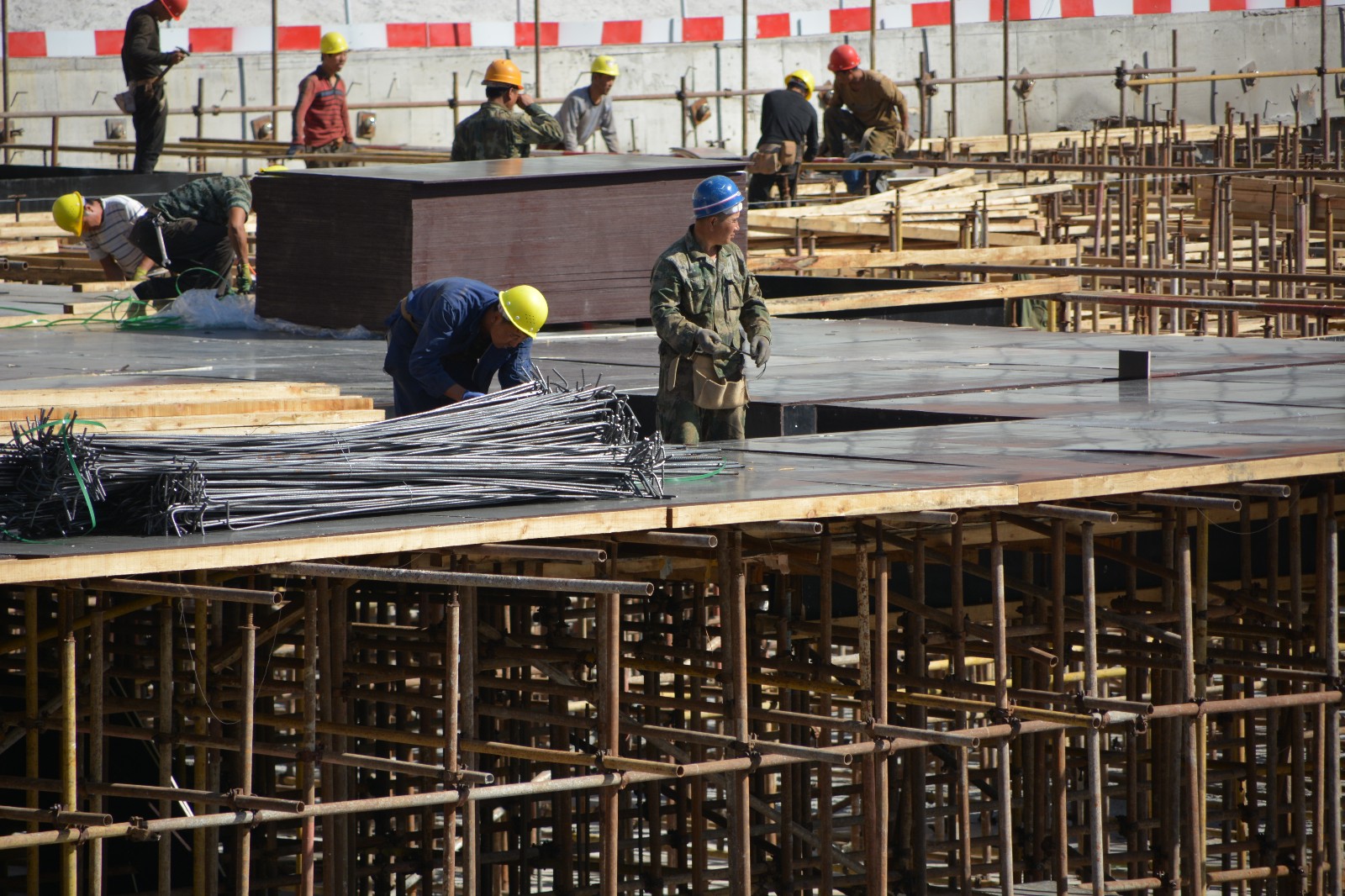 辛苦付出,总会有收获,建筑工人劳动画面,原创摄影