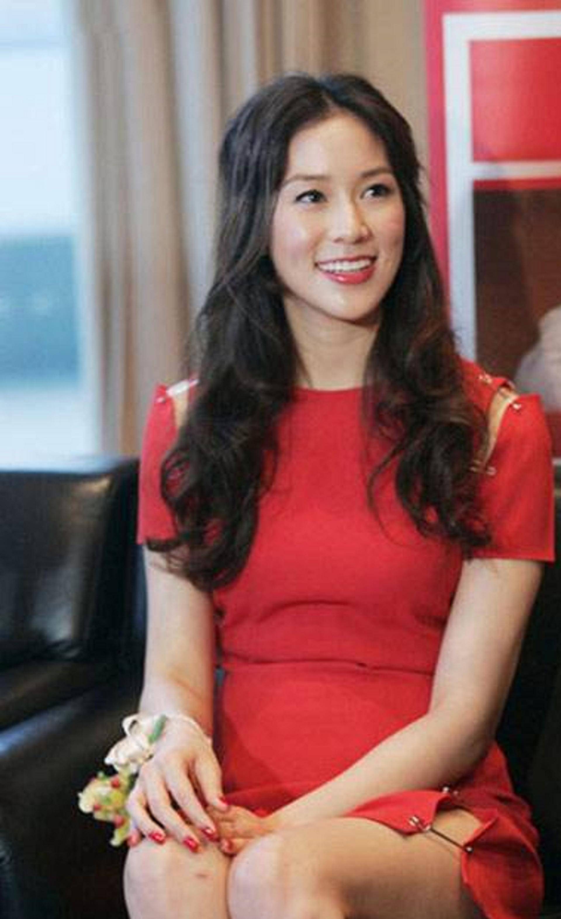 她14岁成为模特24岁嫁千亿富豪36岁活成少女走上人生巅峰