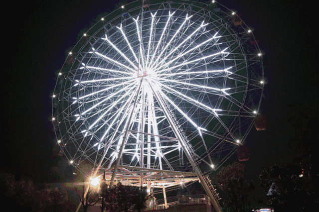 慢慢升空乘坐高达42米的摩天轮摩天轮小编我悄咪咪告诉你一个好消息!