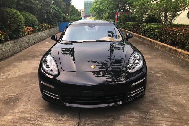 这是一个16年的帕拉梅拉4.