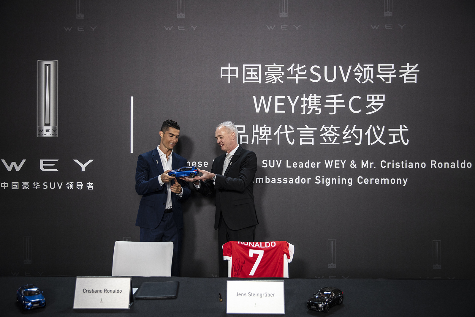 跨界王者之碰撞 足球巨星c罗成为wey品牌代言人