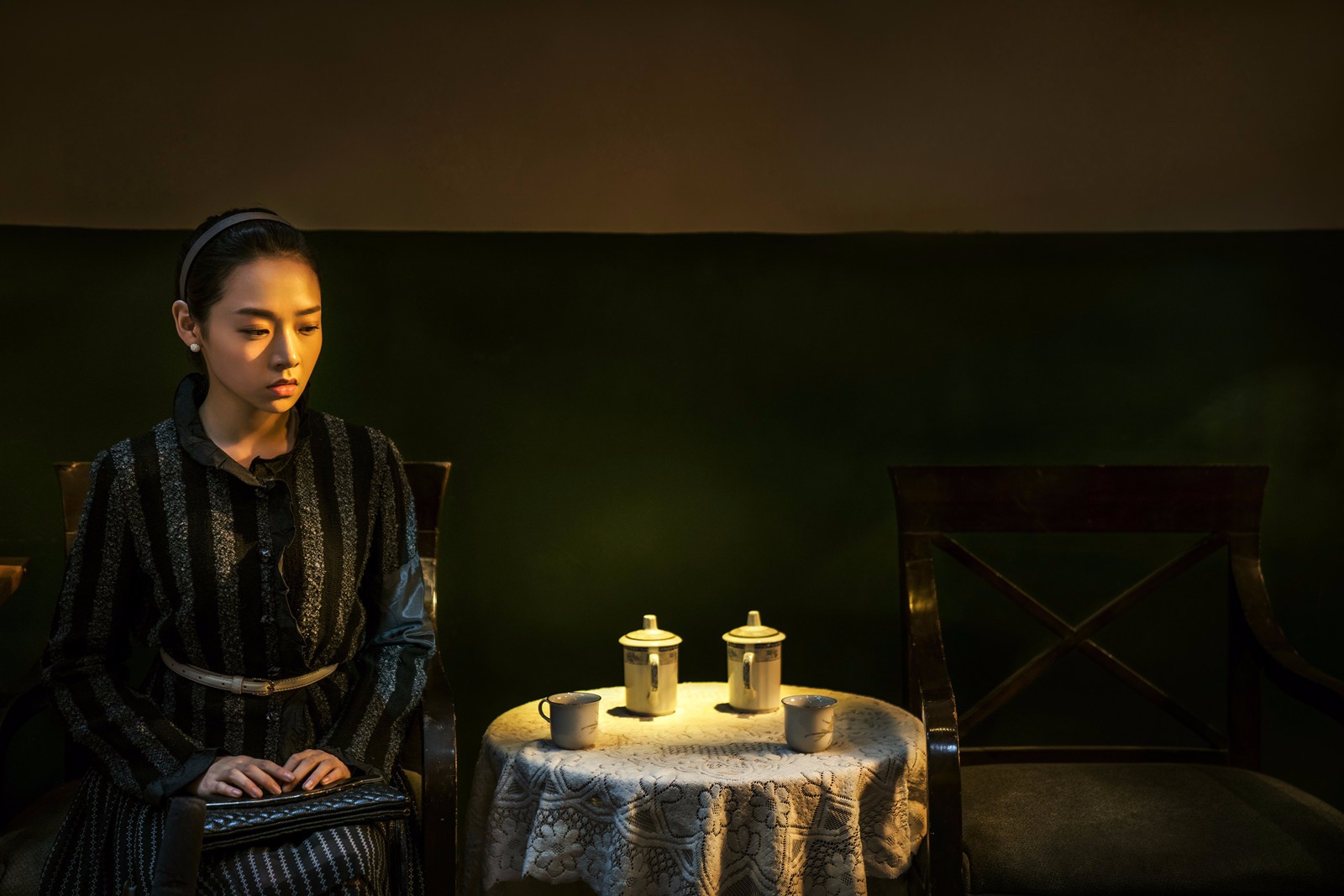 演员依莎为你打造完美自然c位妆|古董局中局|依莎|好色千金_新浪新闻