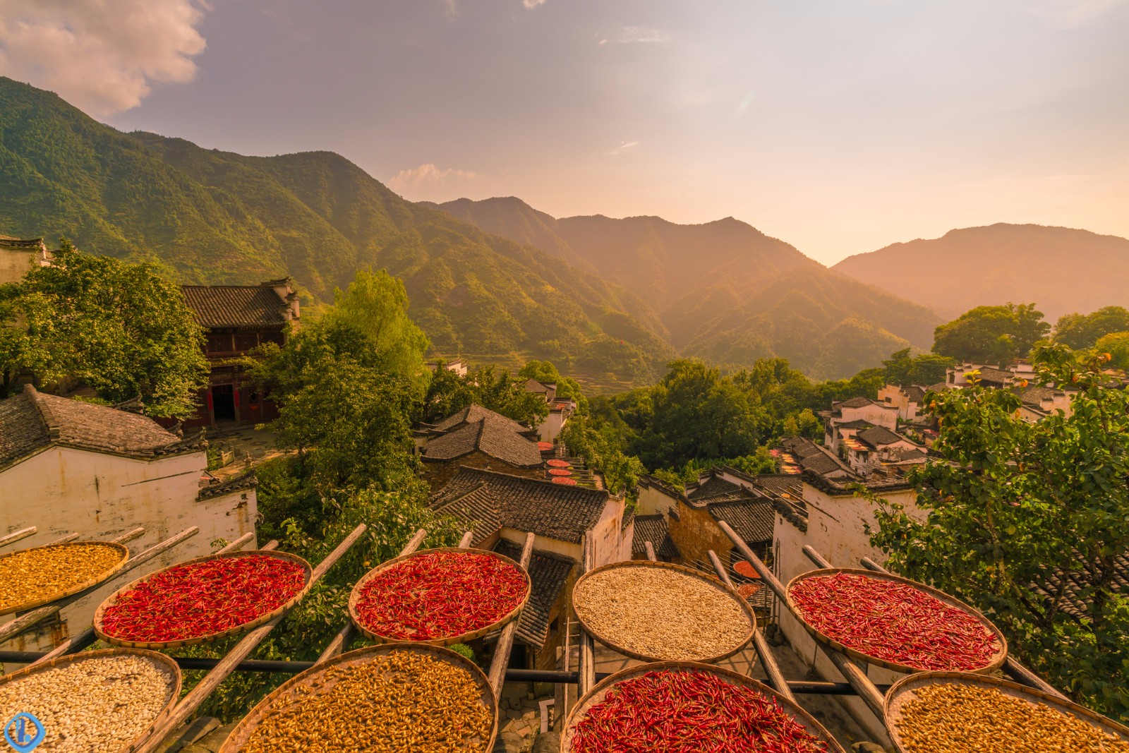江西簧岭村晒秋夜景 戛纳周边小镇游览攻略