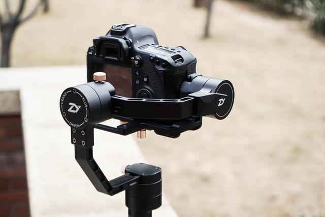 拍视频担心画质单反稳定器来了智云三轴稳定器craneplus体验