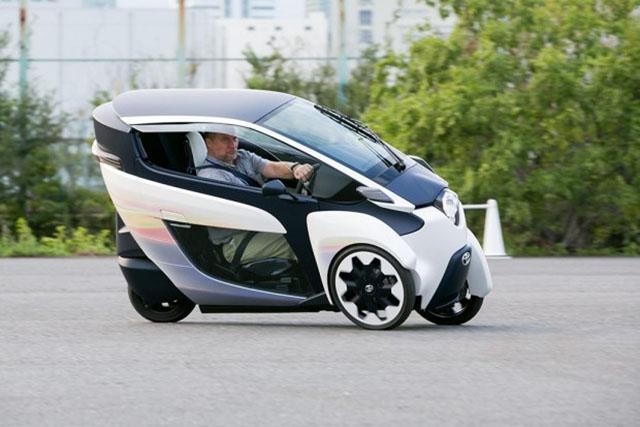 上班族福利,1万块的丰田来了,2个座,不加油就能跑50公里!