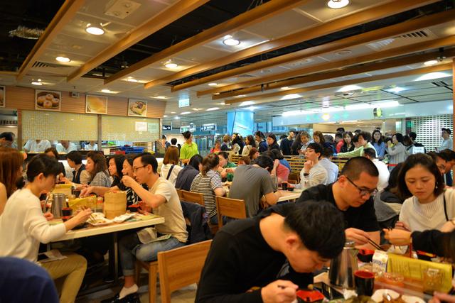 这家老牌饭店每天排队都从早到晚,出品简直就是平民米其林餐厅!