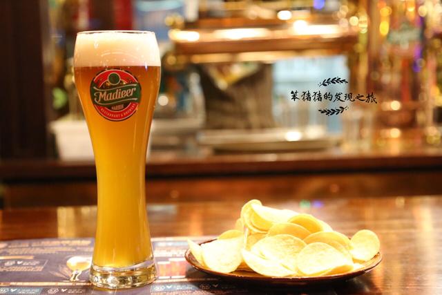 周末我们风雨无阻的去马迭尔啤酒屋喝上一杯吧