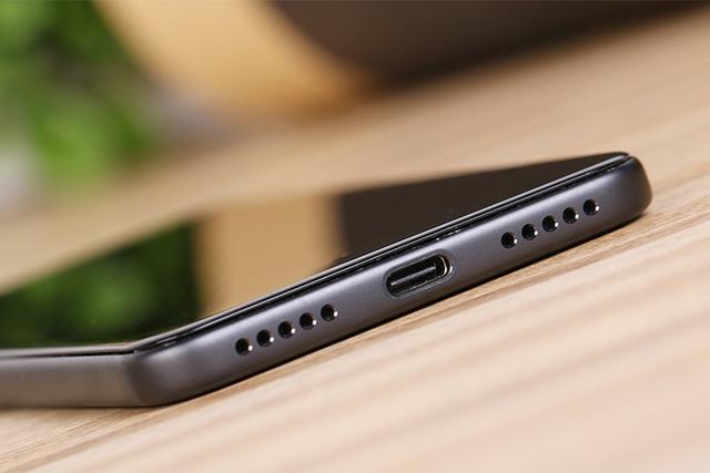 综合来看,这款手机配备的mtk helio p20以及4gb内存基本已经决定了它