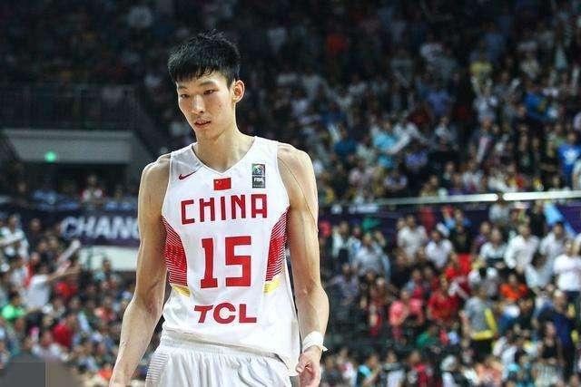 丁彦雨航周琦两年来首次聚齐 中国男篮红队亚