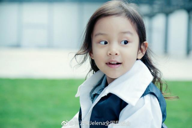 被称为综艺一姐的甜馨,长大变淑女了,气质不止提升了一点点!