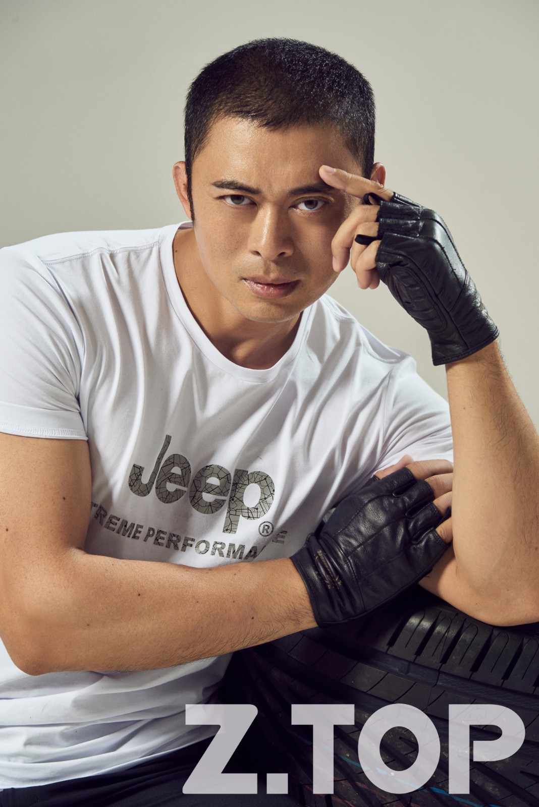 樊少皇最新机车大片曝光复古时尚尽情释放型男魅力