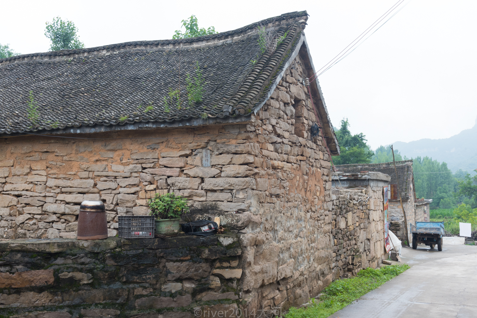 河南云台山中的古村,房子全用石头建成成了网红景点