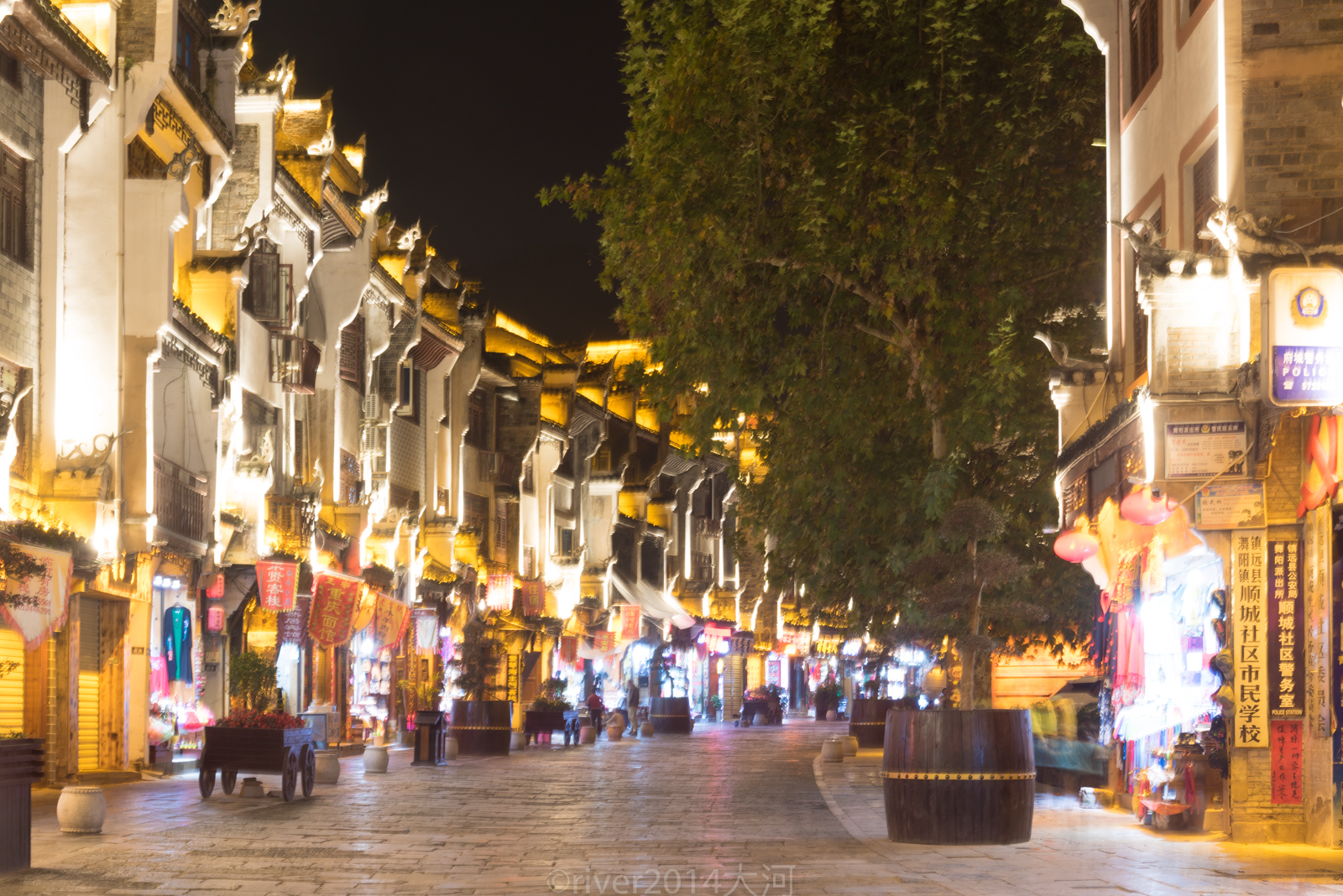 复杂,有石牌坊巷,四方井巷,复兴巷,仁寿巷,冲子巷,米码头巷,紫宝阁巷