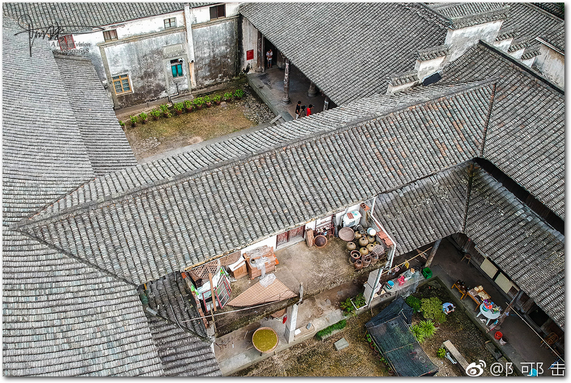 千柱屋,又名斯盛居,是斯氏古民居建筑群中规模最宏大的台门|千柱屋|台门|古民居|屋柱|白湖镇_新浪新闻