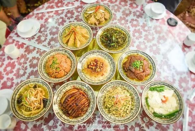 乡村十大碗十大碗宴席起始于北宋真宗皇帝,分为五荤五素又称之为十方